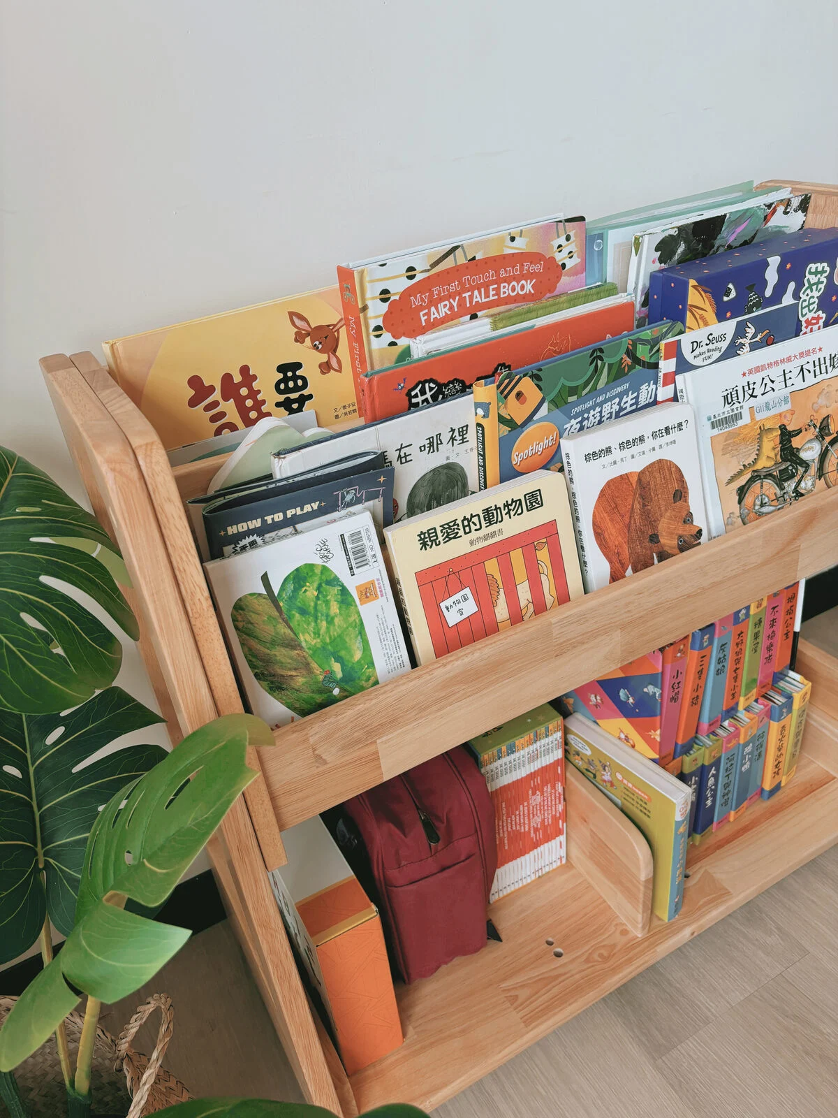 樂童 ETO 橡膠木幼兒實木家具書架,繪本封面朝外展示